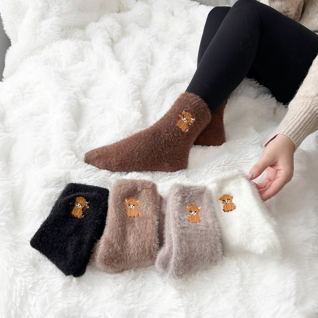 🐾 Thick Plush Highland Cow Crew Socks Soft Skin-Friendly Socks for Home & Office💕