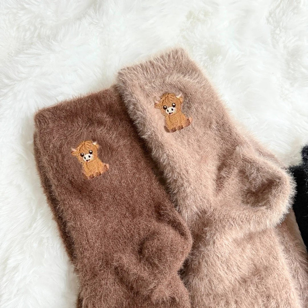 🐾 Thick Plush Highland Cow Crew Socks Soft Skin-Friendly Socks for Home & Office💕